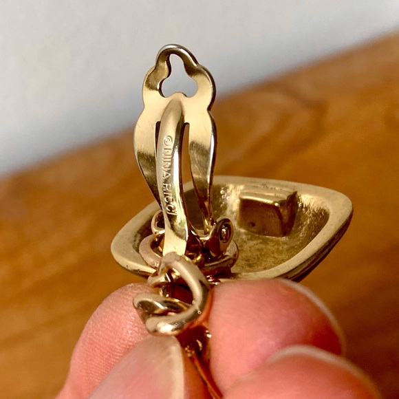 Redesigned Nina Ricci green and gold toned clip on dangling earrings - Picture 12 of 12
